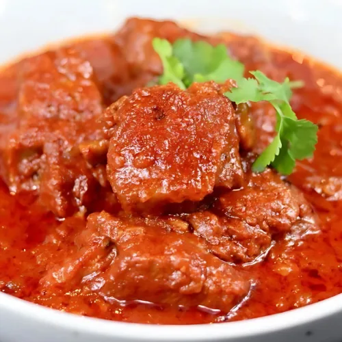 Tender mutton pieces cooked in a rich, aromatic gravy with Kashmiri spices for a flavorful and hearty dish.