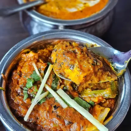 Paneer Butter Masala: Soft paneer cubes simmered in a rich, creamy tomato gravy, flavored with butter and aromatic spices.